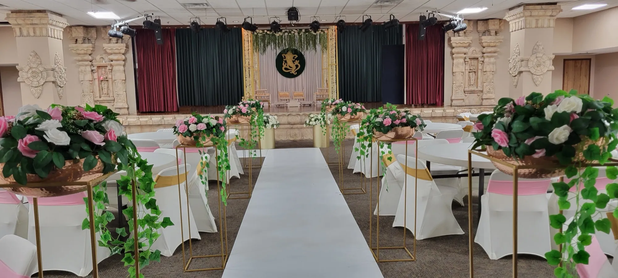 Mandap aisle view copper bowls ivy — Gold Frame Mandap in Green & White