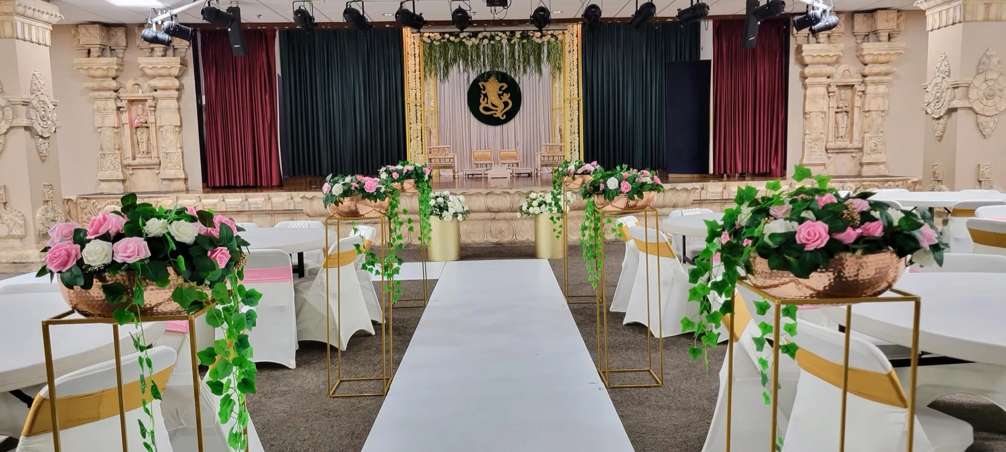 Aisle copper bowls roses ivy closeup — Gold Frame Mandap in Green & White